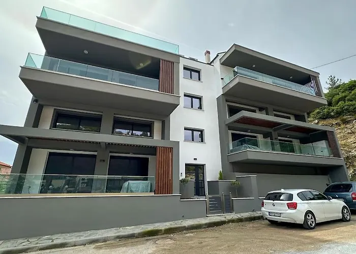 Semiramis Modern - Sleeps 8