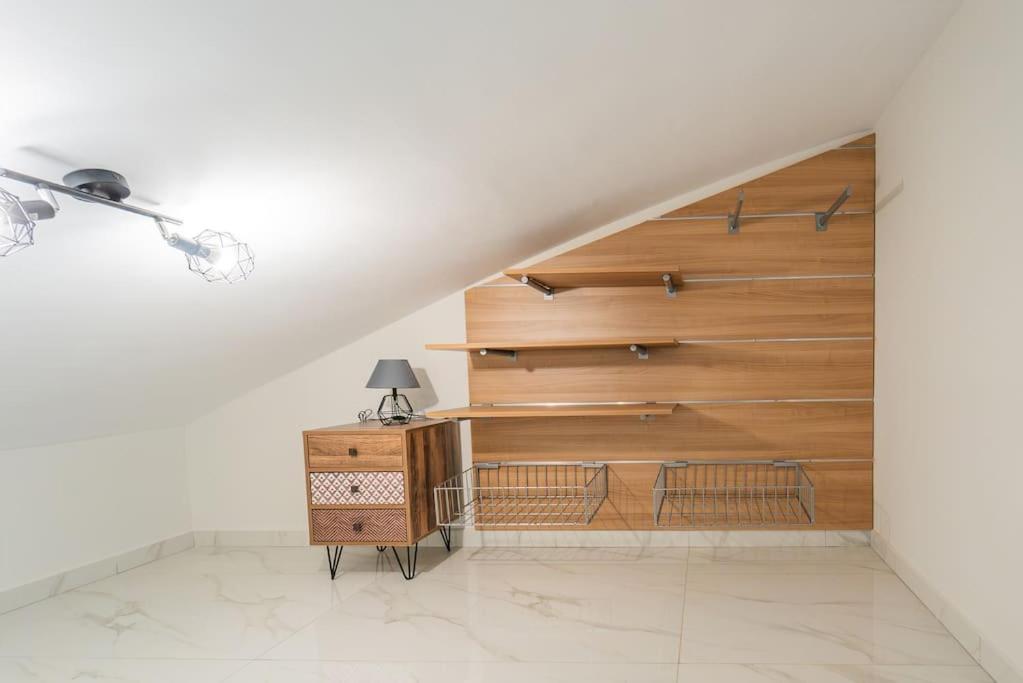 Semiramis Modern - Sleeps 8 Apartment *