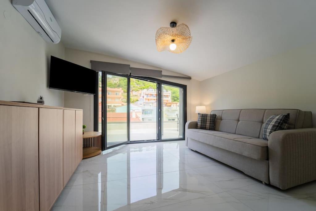 Apartment Semiramis Modern - Sleeps 8 Nea Peramos (Macedonia)