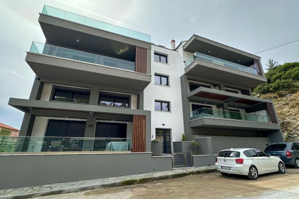 Semiramis Modern - Sleeps 8 *