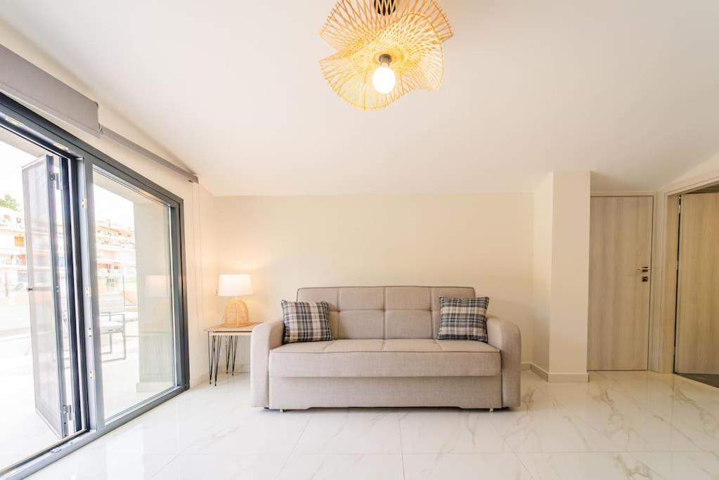 Apartment Semiramis Modern - Sleeps 8 *