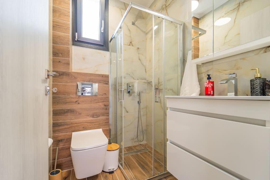 Apartment Semiramis Modern - Sleeps 8 Nea Peramos (Macedonia)