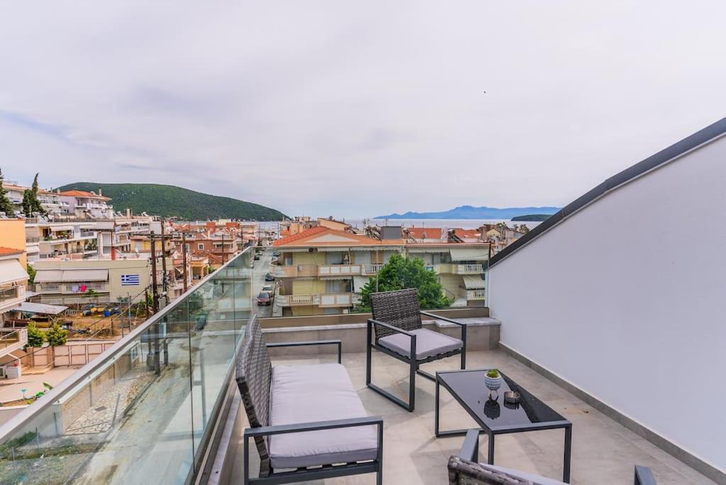 Semiramis Modern - Sleeps 8 *