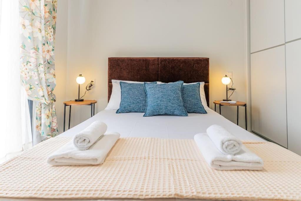 Semiramis Modern - Sleeps 8 *